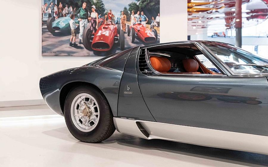 Детали экстерьера Lamborghini Miura P400 SV 1972 года  (фото 4 из 16)